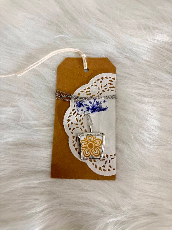 Vintage China Necklace (Butterfly Gold)