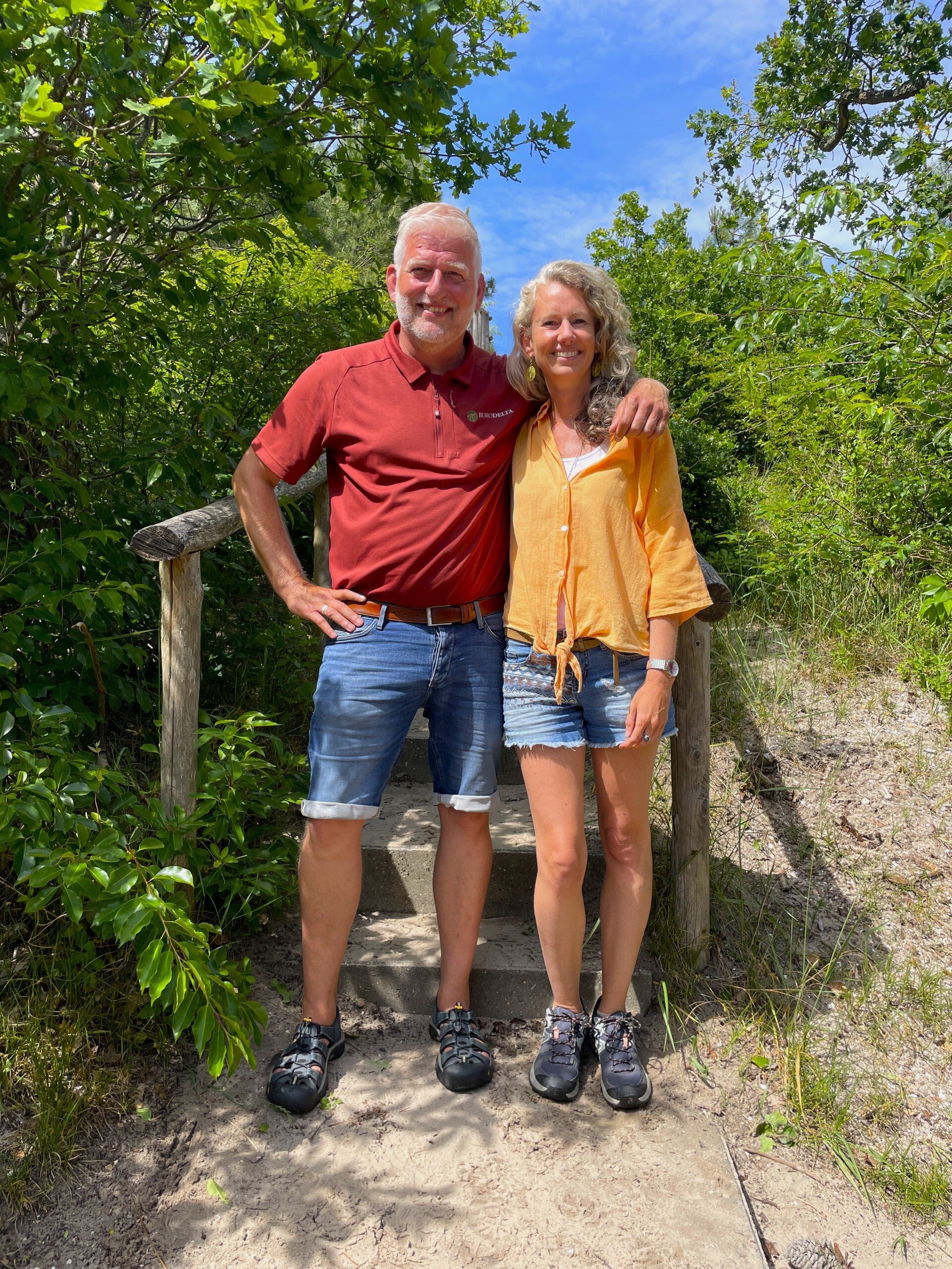 Moniek Klop en Perry Kuilboer in de duinen