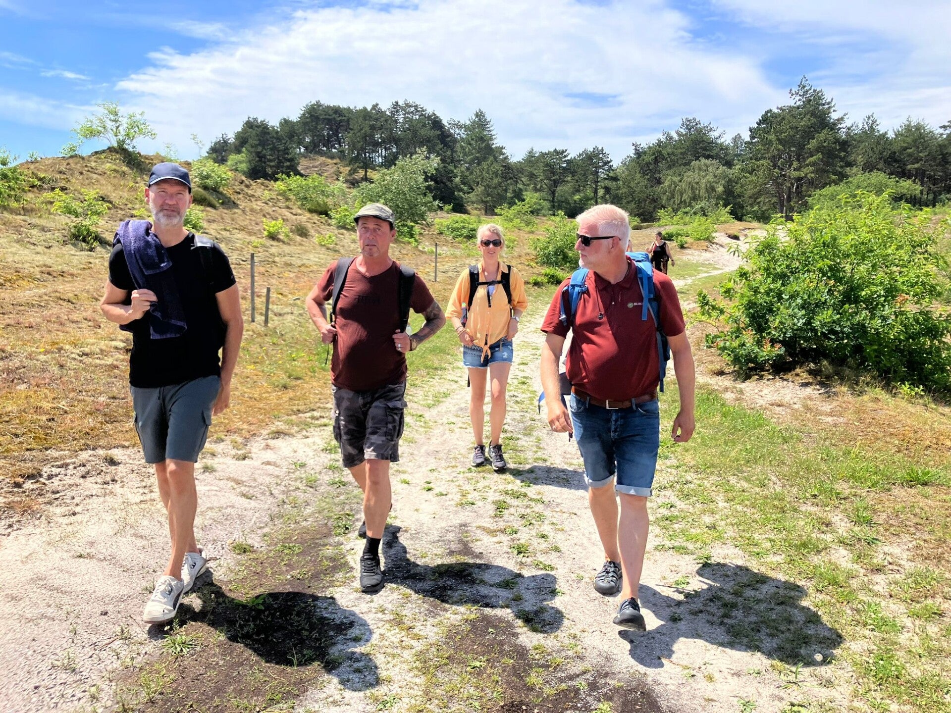 Vrouw in hangmat met panoramisch uitzicht