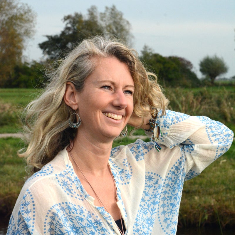Lichter Leven coach Moniek Klop in natuur