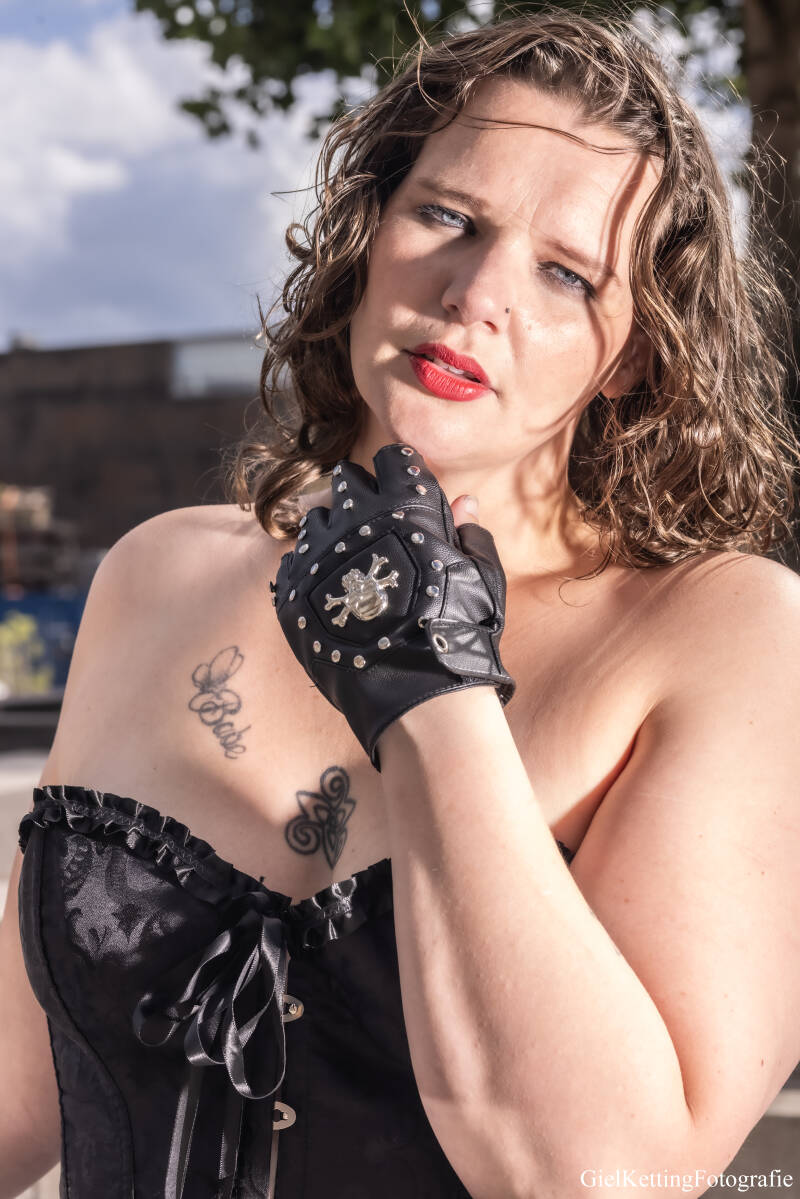 chick-_g0a7425-standard-q37xrd.jpg