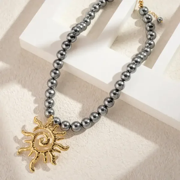Collier perles et soleil