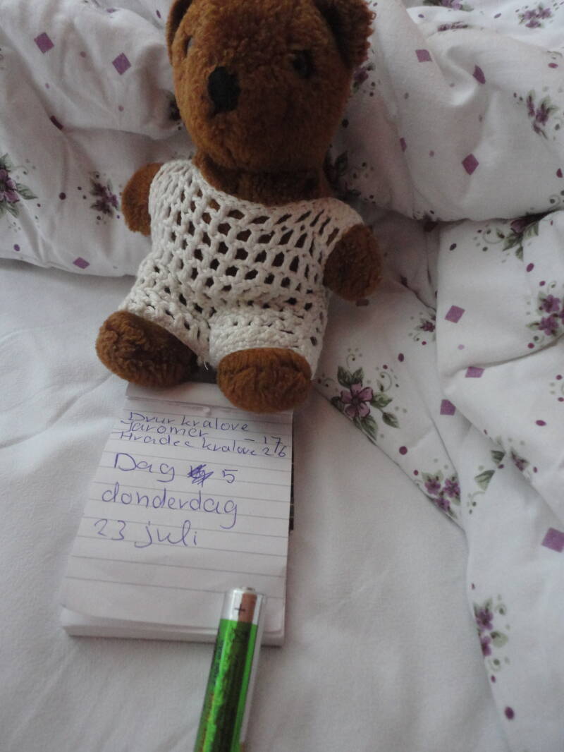 Bennie zit geduldig te wachten