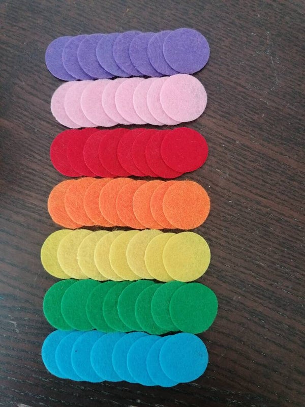 Regenboog vilten rondjes