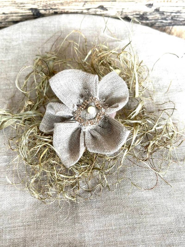 Pellava kukat helmillä ja roosa strassilla