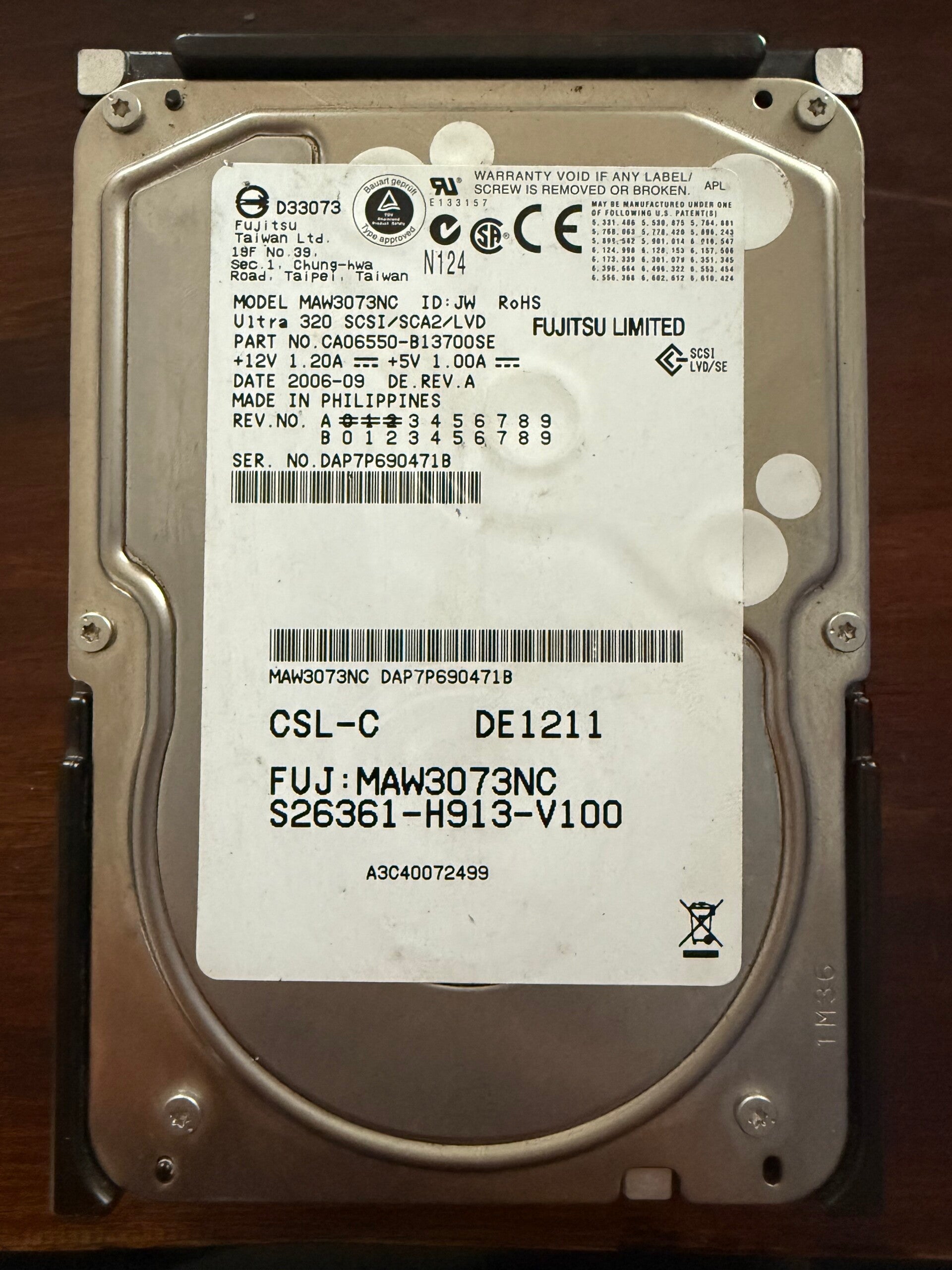 disque dur / hard disk Fujitsu MAW3073NC 73GB