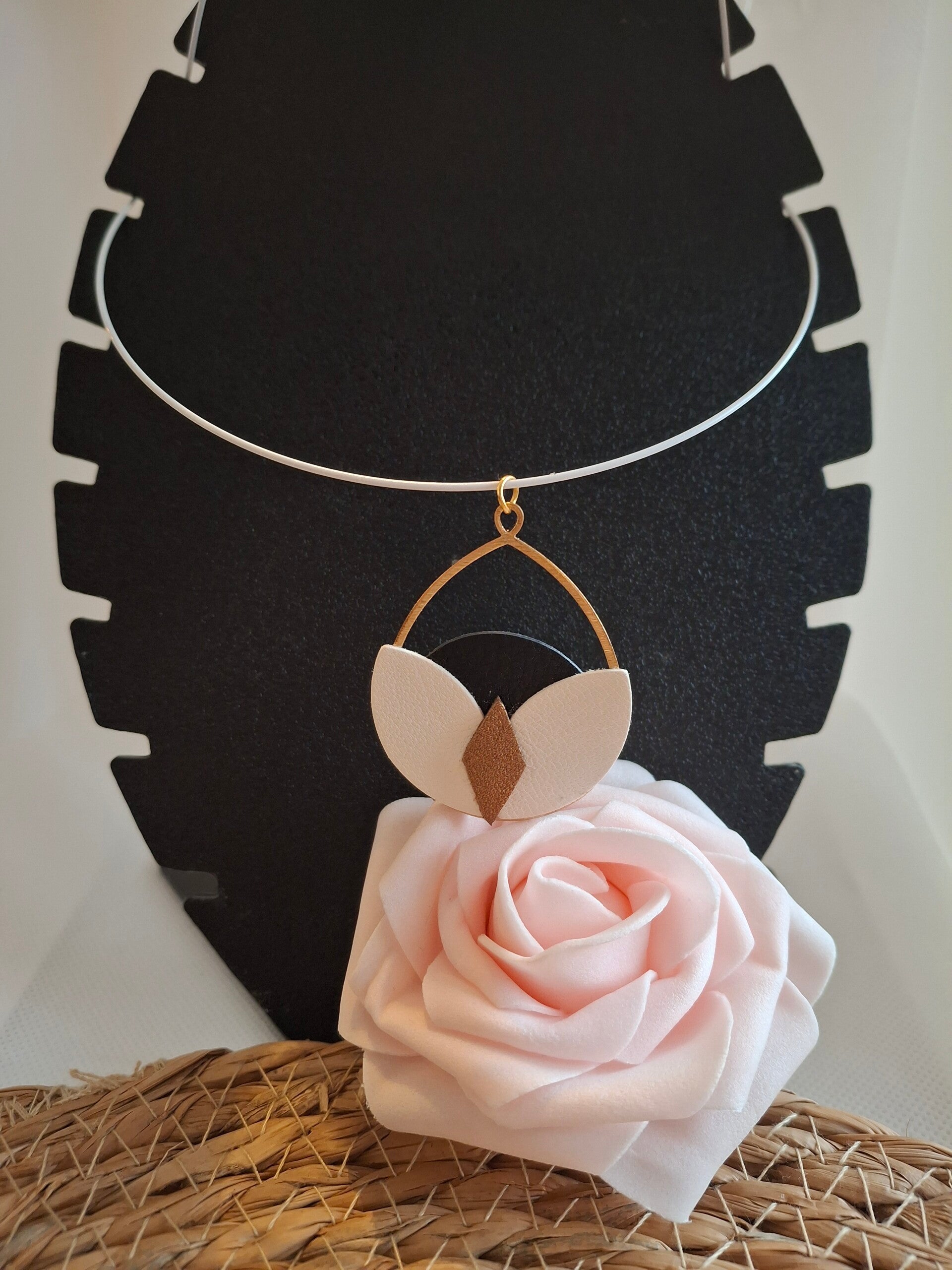 collier cuir véritable