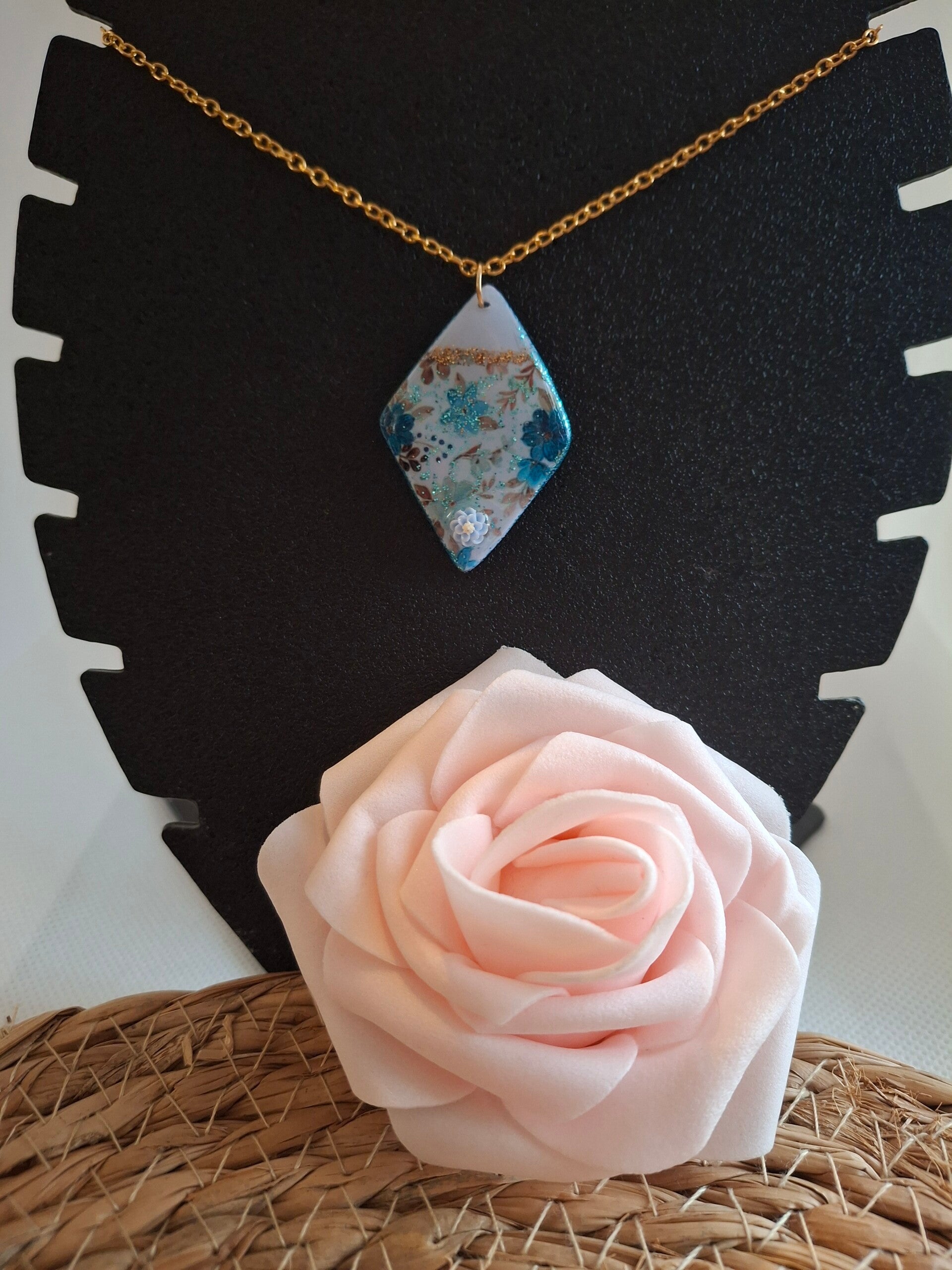 collier pâte polymère vernis