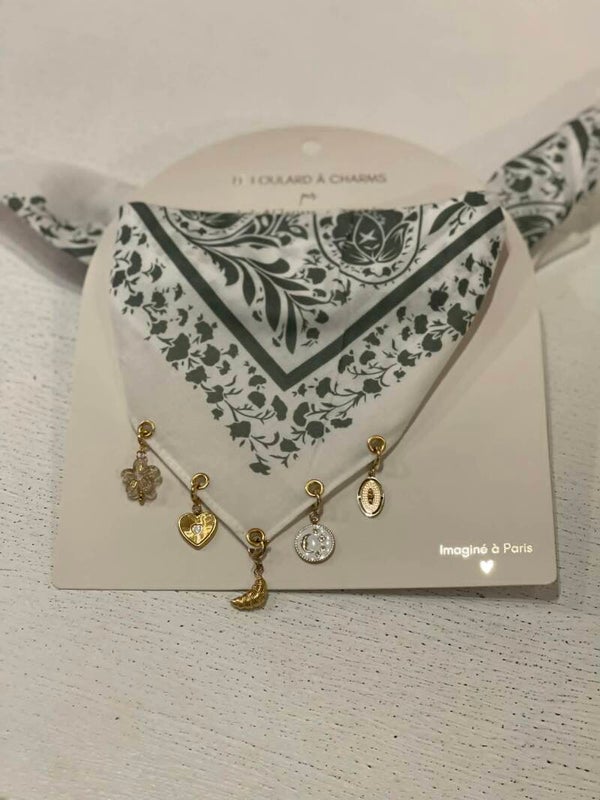 LE FOULARD A CHARMS