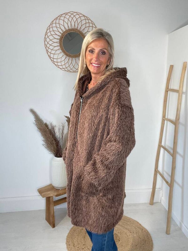 LE MANTEAU POILU