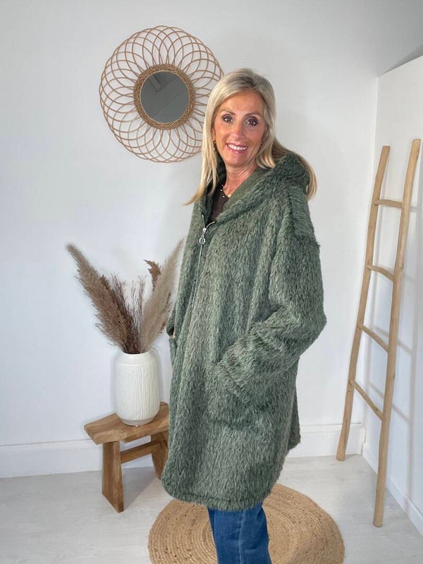 LE MANTEAU POILU