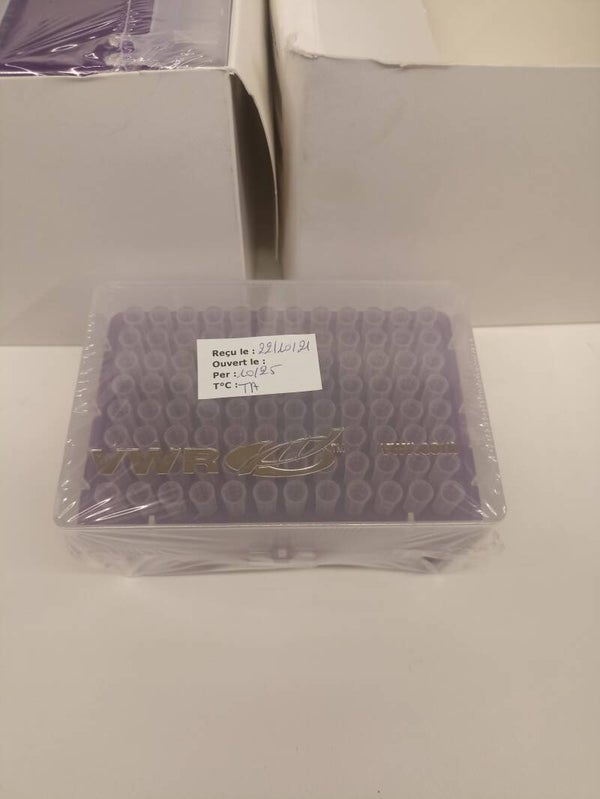 Lot 1  boite et demi de pointe a filtre VWR