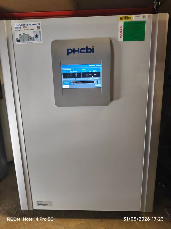 incubateur CO₂ PHCbi (Panasonic Biomedical) modèle MCO-170AIC-PE, fabriqué en 2020.