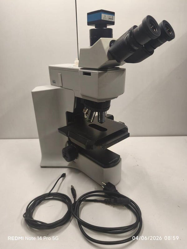 Microscope métallurgique Olympus BX41M-LED avec tête trinoculaire.