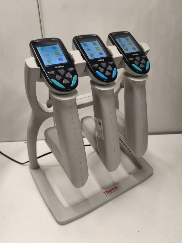 Lot 3 pipettes électroniques Thermo Scientific E1-ClipTip + chargeur