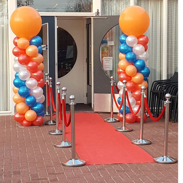 Loper met paaltjes en ballonpalen