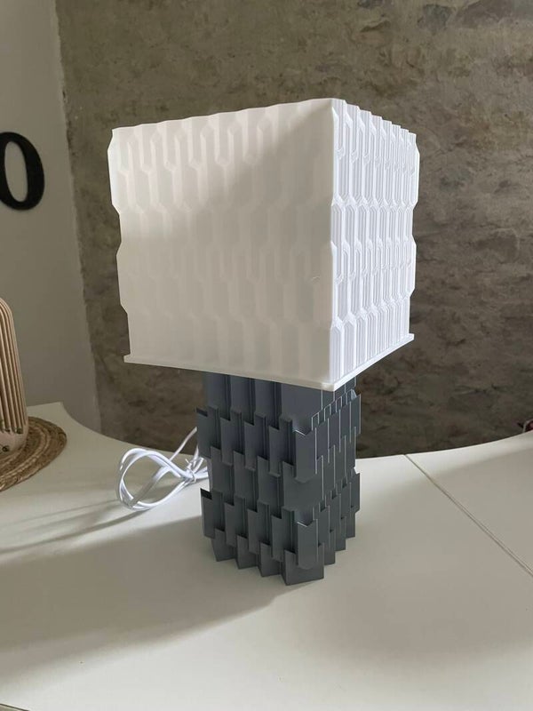 Lampe de table Uplink – design géométrique moderne