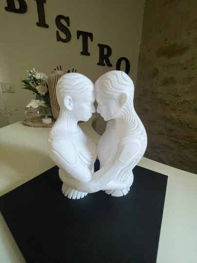 Sculpture “Fusion Amoureuse” – Couple moderne en impression 3D, décoration design et symbolique