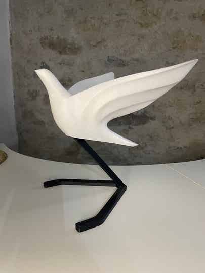 Sculpture “Colombe suspendue” – Oiseau design minimaliste, création 3D artisanale
