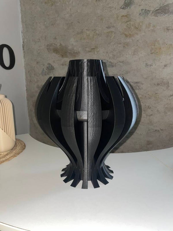 Vase décoratif “Némésis” – Élégance sculpturale & modernité