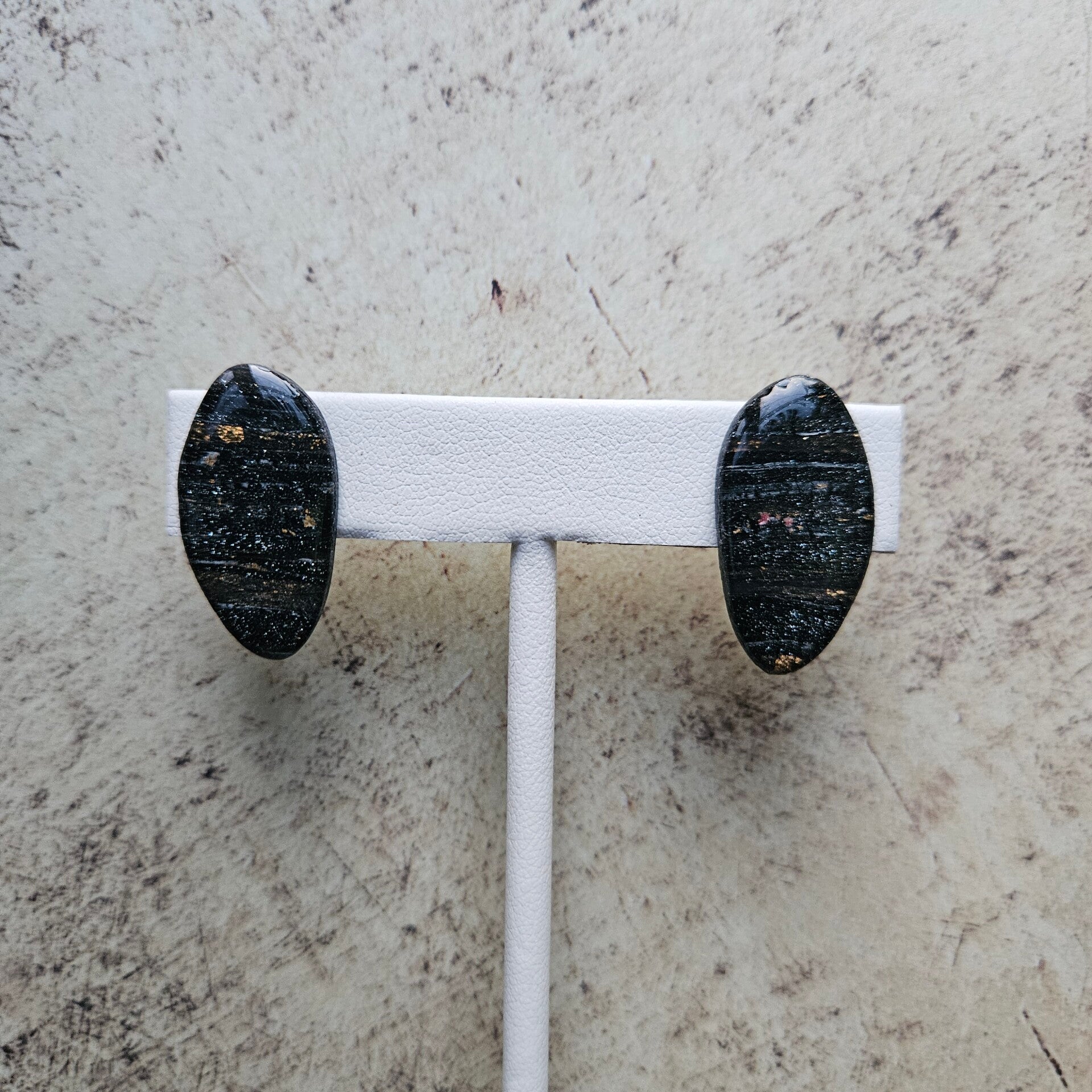 grote oorstuds pebble (PMK CANNES-sparkling humus)