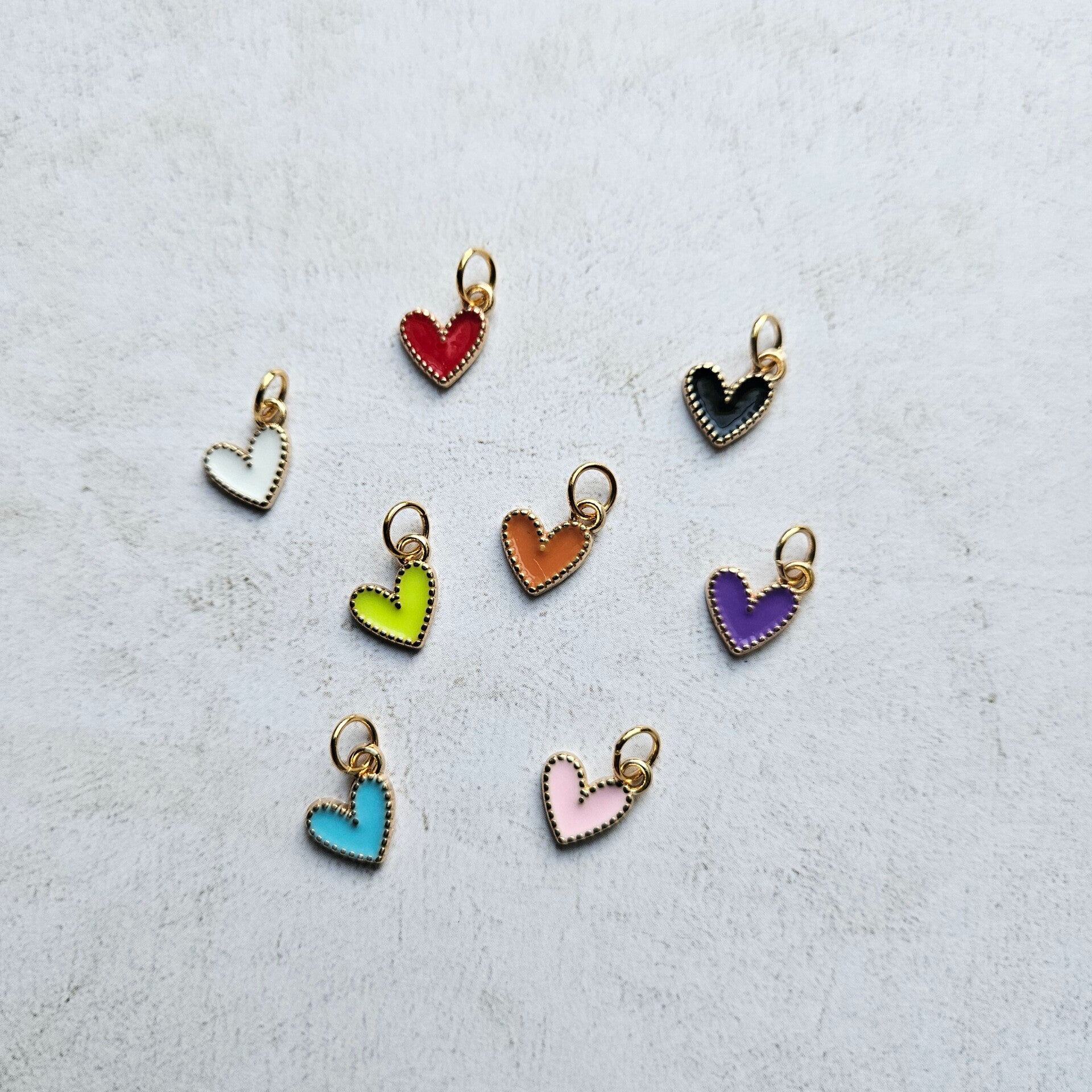 Mix&match emaillen bedel - scheef hartje (gestipt gouden randje) - per stuk