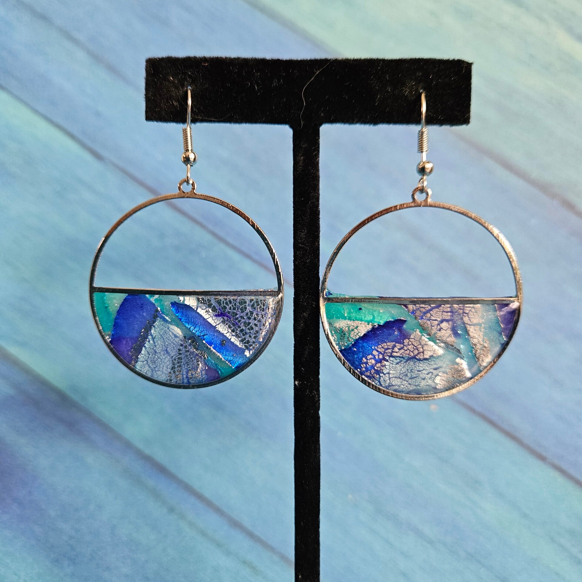 grote ronde halfgevulde oorhangers in zilverkleurig kastje met nikkel-en loodvrije Franse haakjes- 2 versies (PMK Nungwi-sealine)