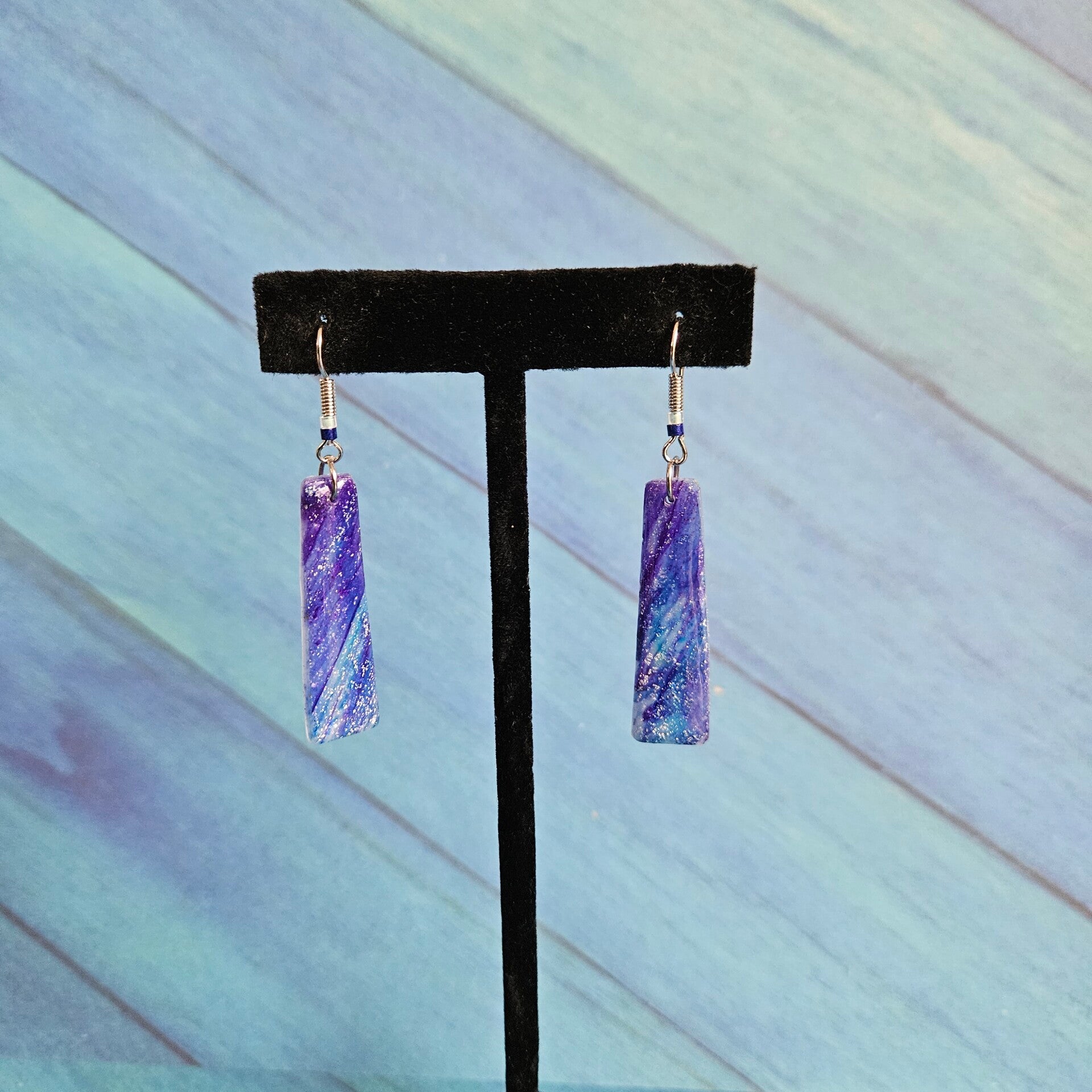 korte oorhangers trapezium, Franse oorhaakjes hypo-allergeen met miyukikralen (PMK Nungwi-twilight)