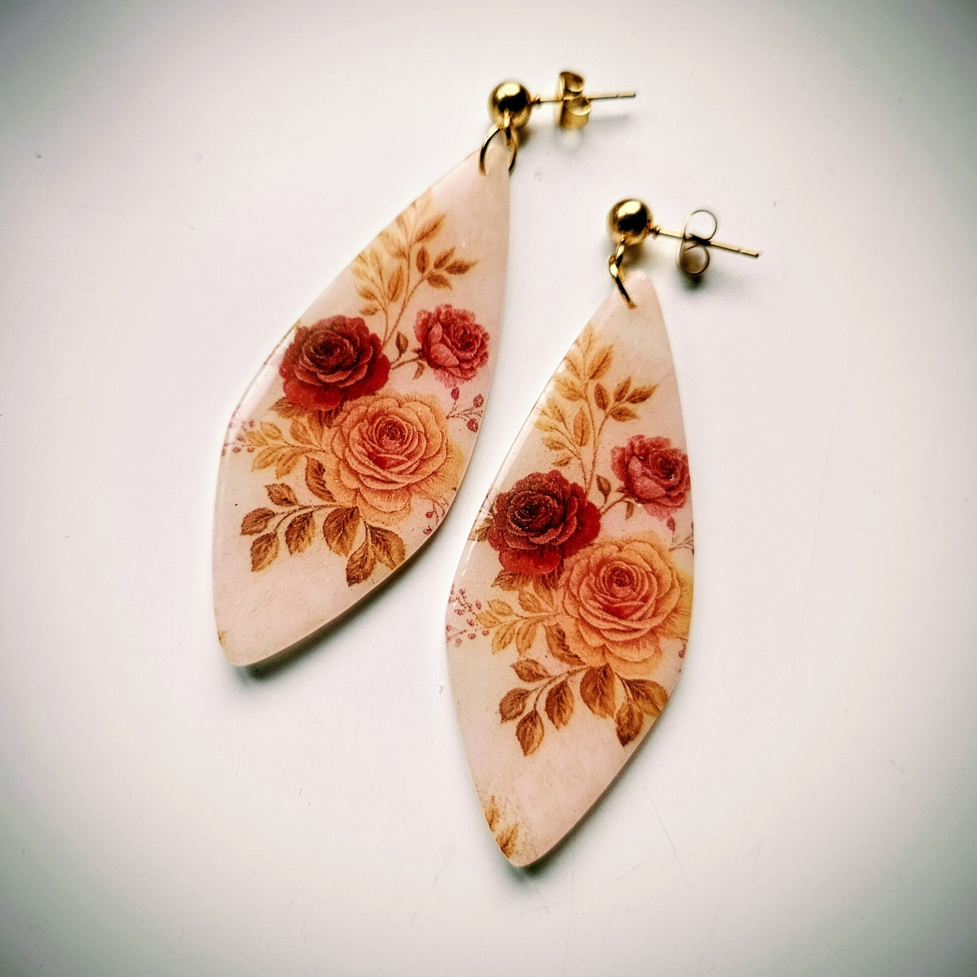 oorhangers XL pointy dagger drop met RVS oorknopjes  (PMK English cottage - old roses)