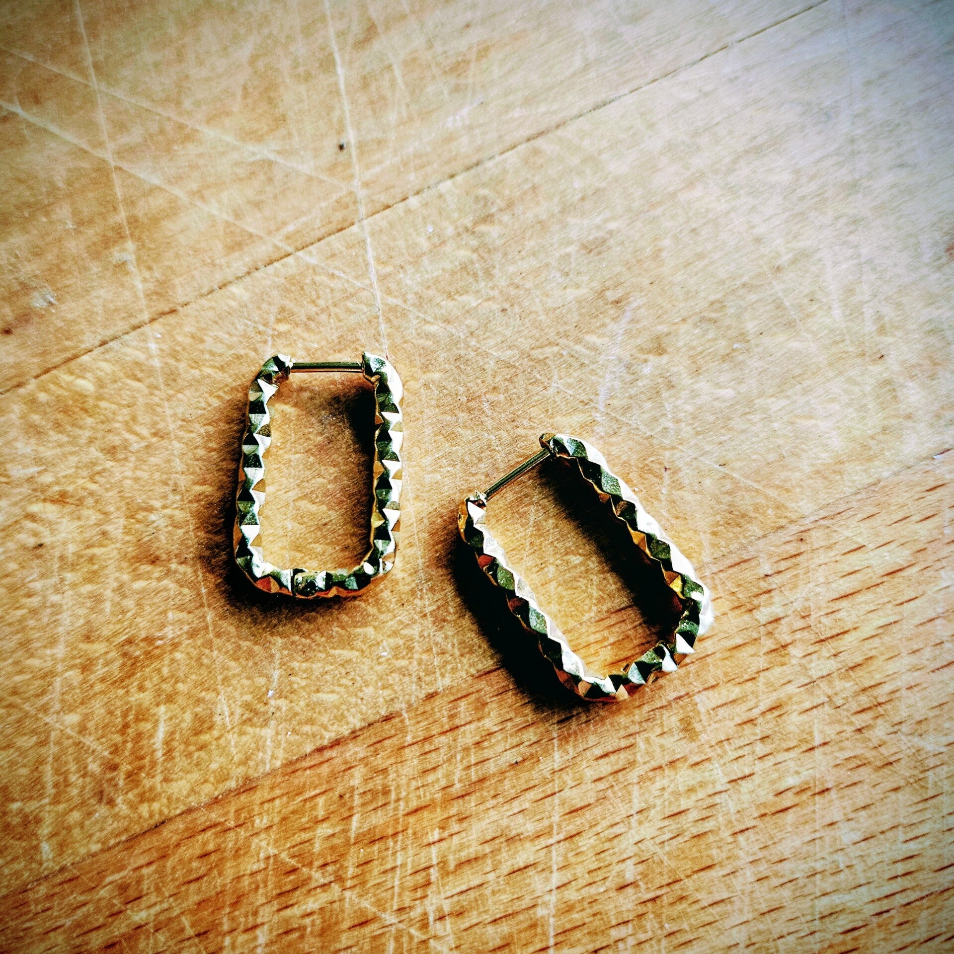 Mix&match rechthoekige oorring (creool) 'Jacqueline' (RVS) getextureerd versie A (gehamerd)- per stuk