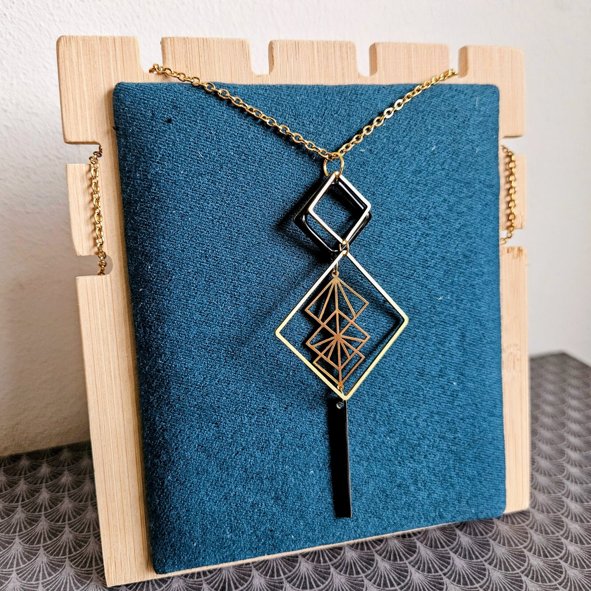 halsketting (RVS) art nouveau model 12  (emaille, goud) 45cm