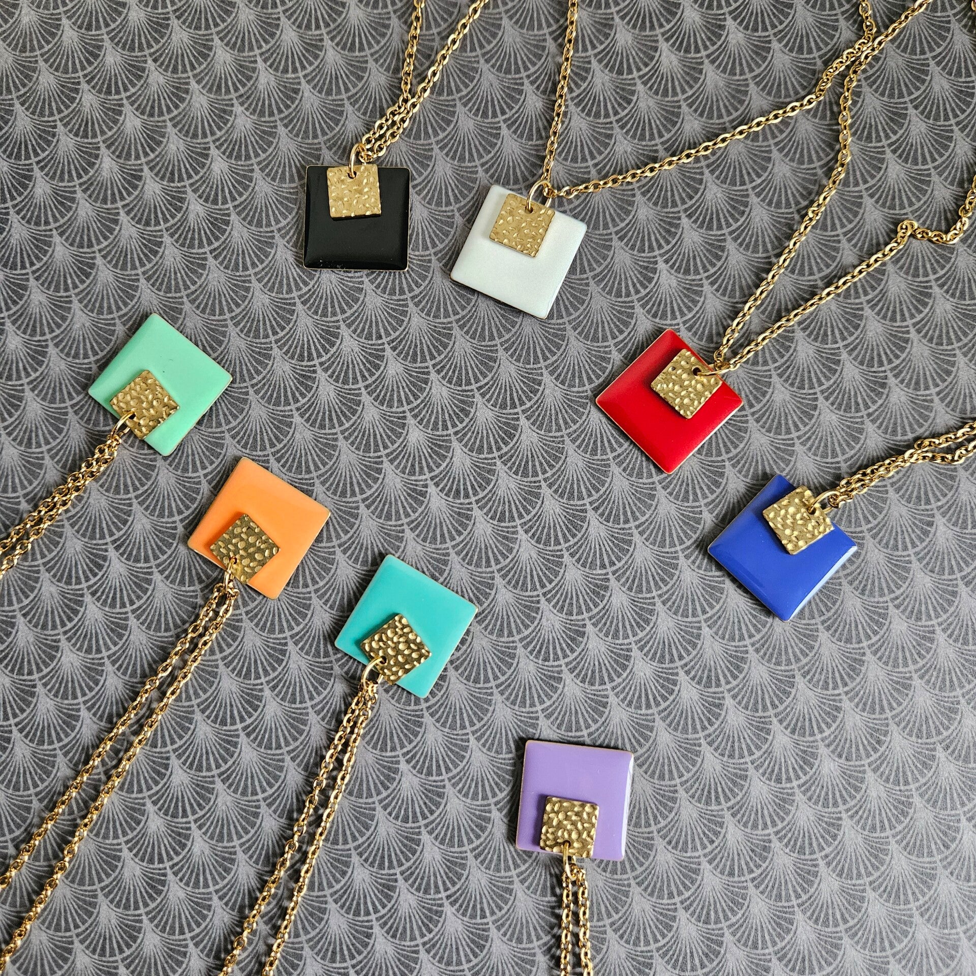 halsketting GODELIEVE (RVS) art nouveau model 2 vierkant (emaille, goud) 45cm