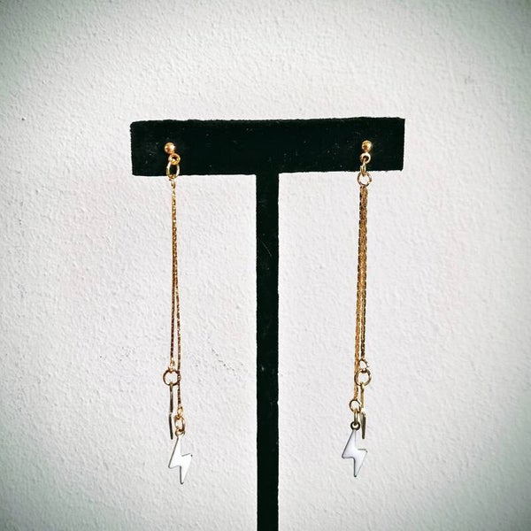 oorhangers JESSY 2 kettingetjes met 2 bliksems (email, messing, goud) (oorknopjes lood- en nikkelvrij)