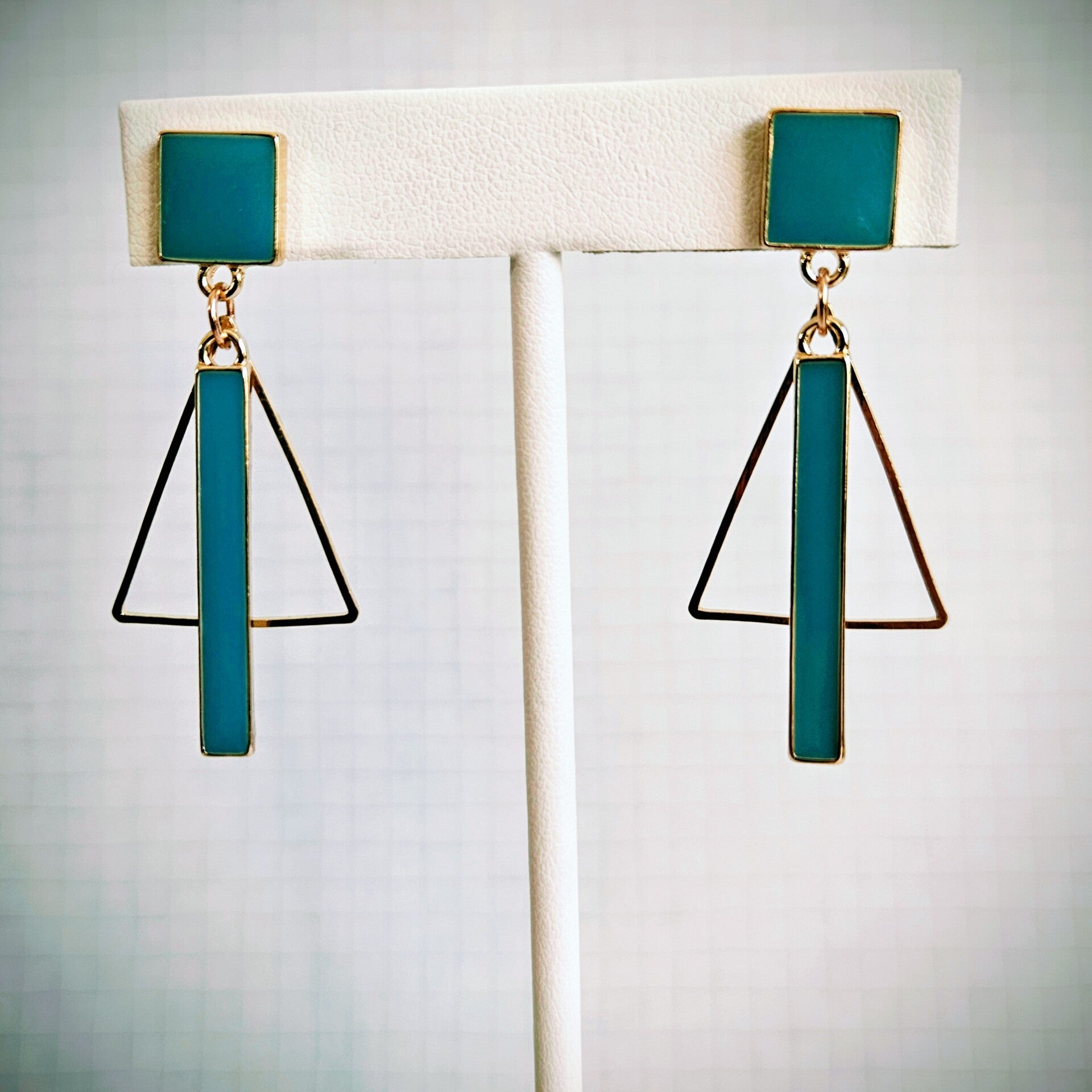 korte oorhangers met staafje, driehoekige connector en vierkante stud - luxe-editie (goud, emaille)