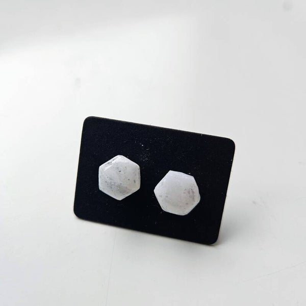 zeshoekige oorstuds S (PMK MALOJA-snow&silvermist) (zilverkleurige RVS oorstekers)