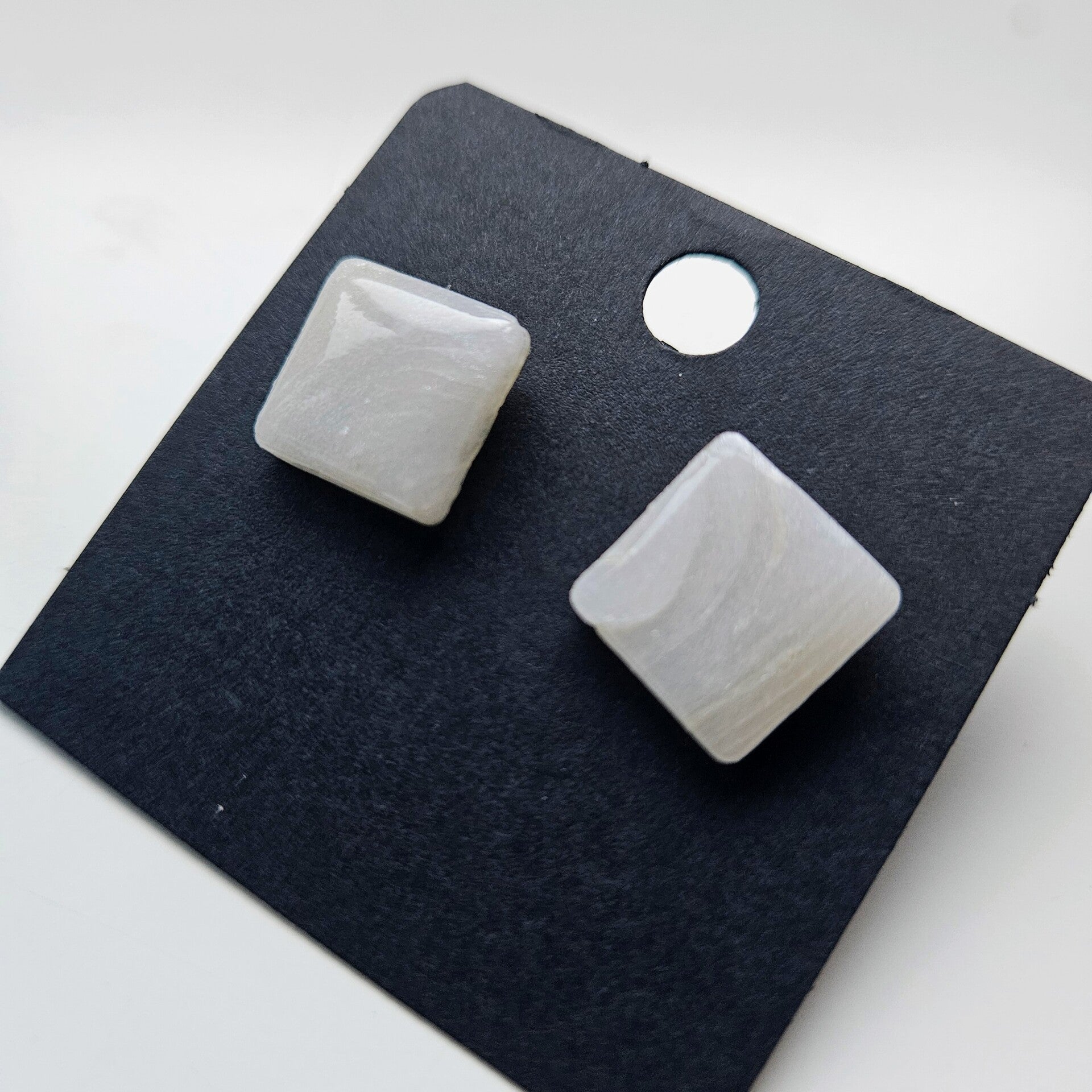 vierkante oorstuds L (PMK MALOJA-champagne sorbet) (zilverkleurige RVS oorstekers)