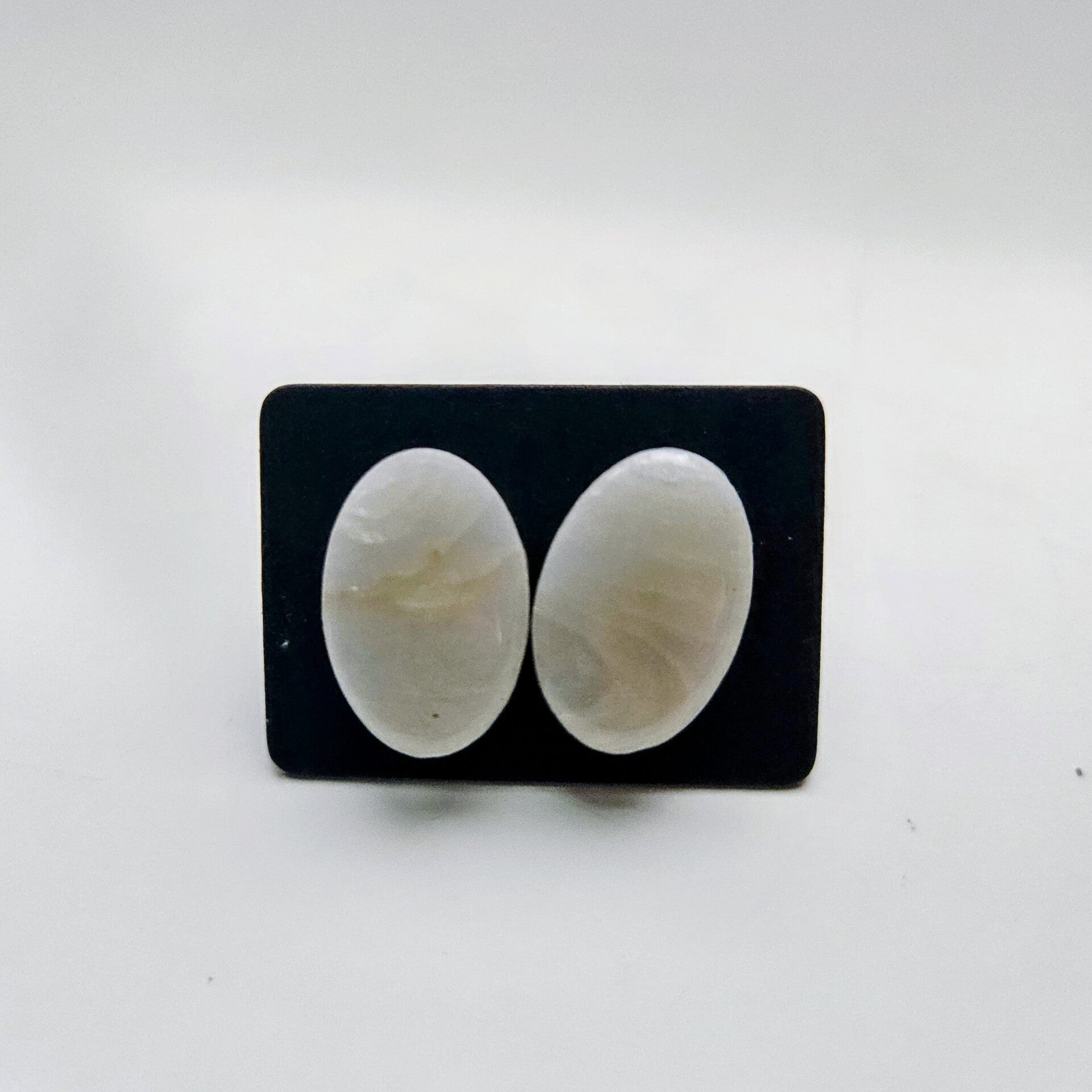 ovalen oorstuds M (PMK MALOJA-champagne sorbet) (zilverkleurige RVS oorstekers)