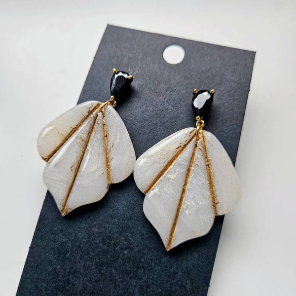 brede oorhangers art nouveau goudkleurige nerven (PMK MALOJA-champagne sorbet) (goudkleurige oorstekers met zwarte zirkoon)