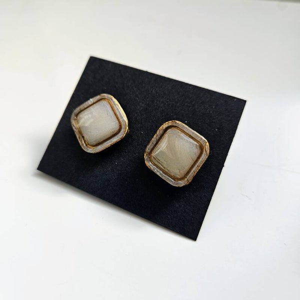 vierkante oorstuds L met goudkleurige groef (PMK MALOJA-champagne sorbet) (goudkleurige RVS oorstekers)