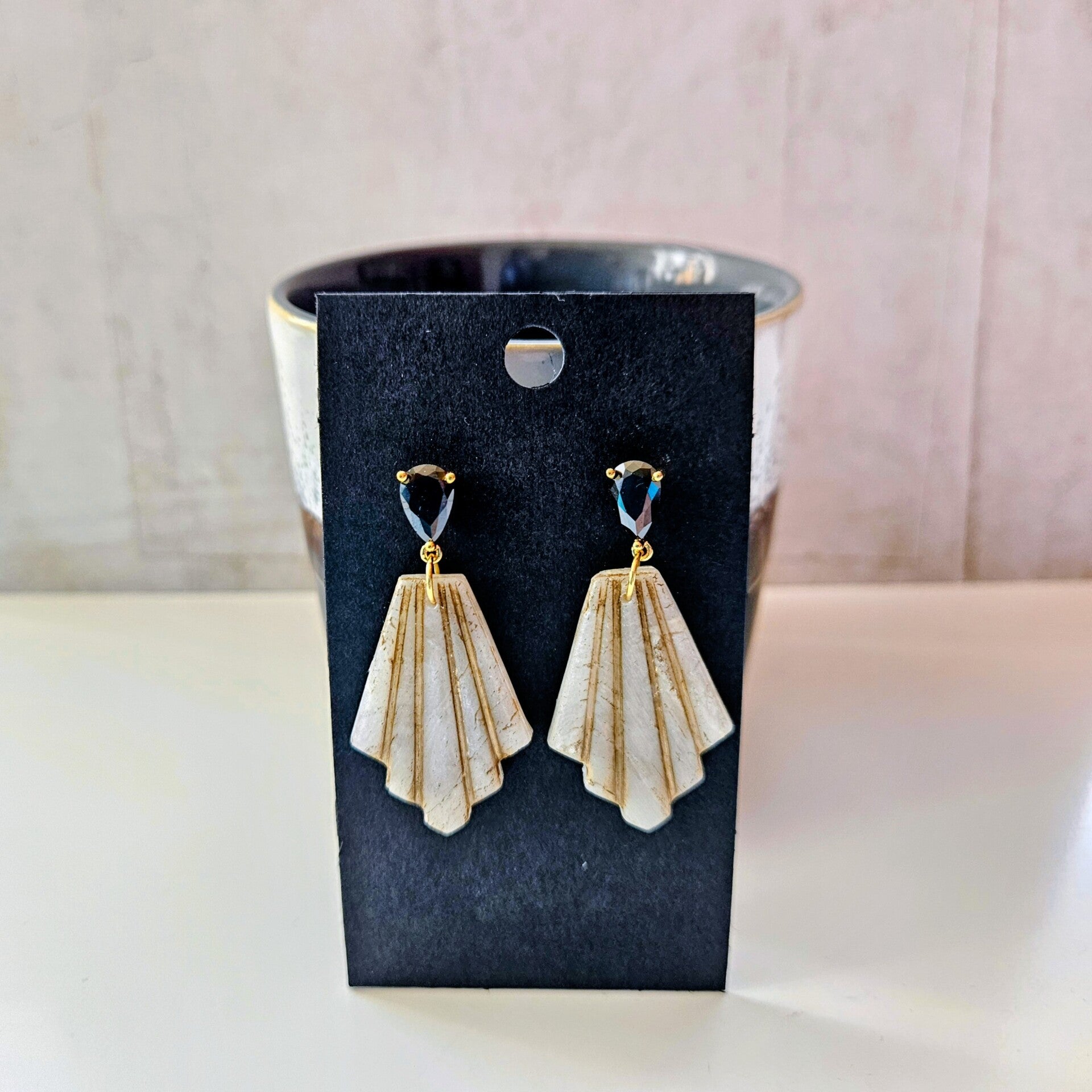 oorhanges art nouveau goudkleurige nerven (PMK MALOJA-champagne sorbet) (goudkleurige oorstekers met zwarte zirkoon)