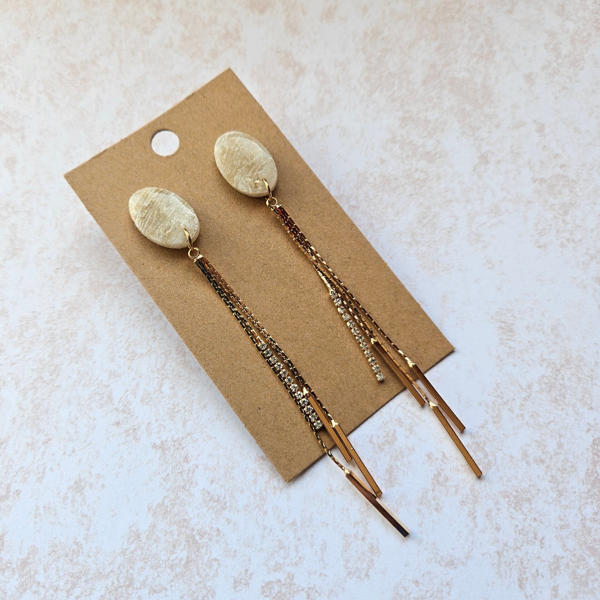 glamour oorhangers met ovalen studs en goudkleurige franjes met zirkoontjes (PMK Luxor - 3) (RVS studs)