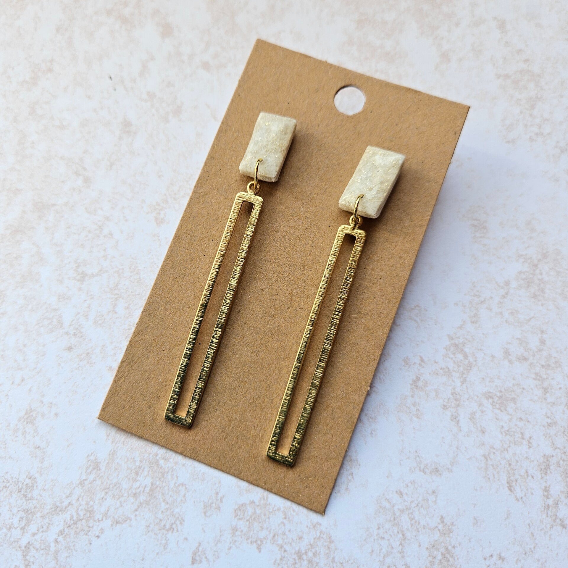 oorhangers kleine rechthoekige stud met lange smalle open rechthoekige bedel (PMK Luxor-3) (RVS oorsteker)