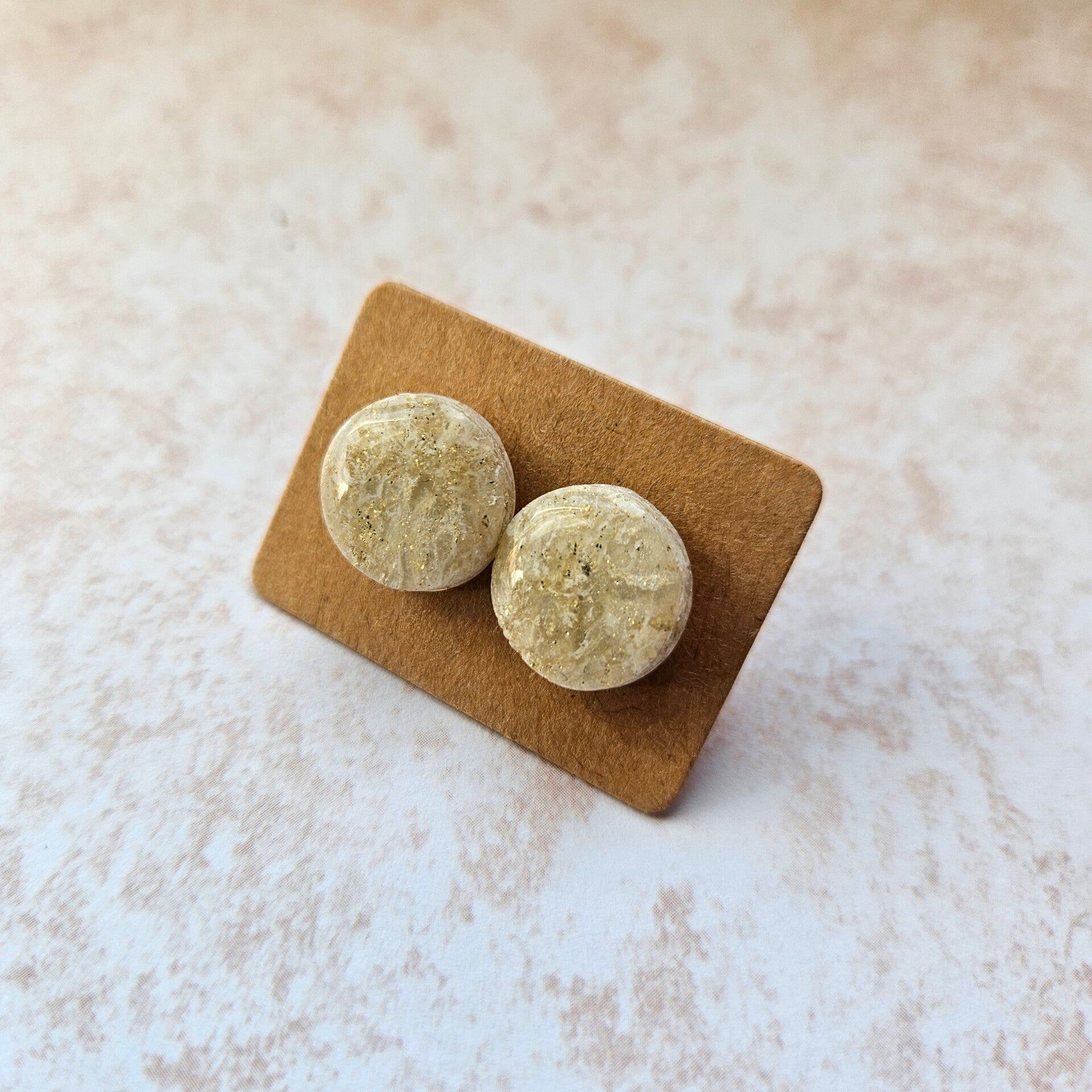 ronde oorstuds M (PMK Luxor - 3) (goudkleurige RVS oorstekers)