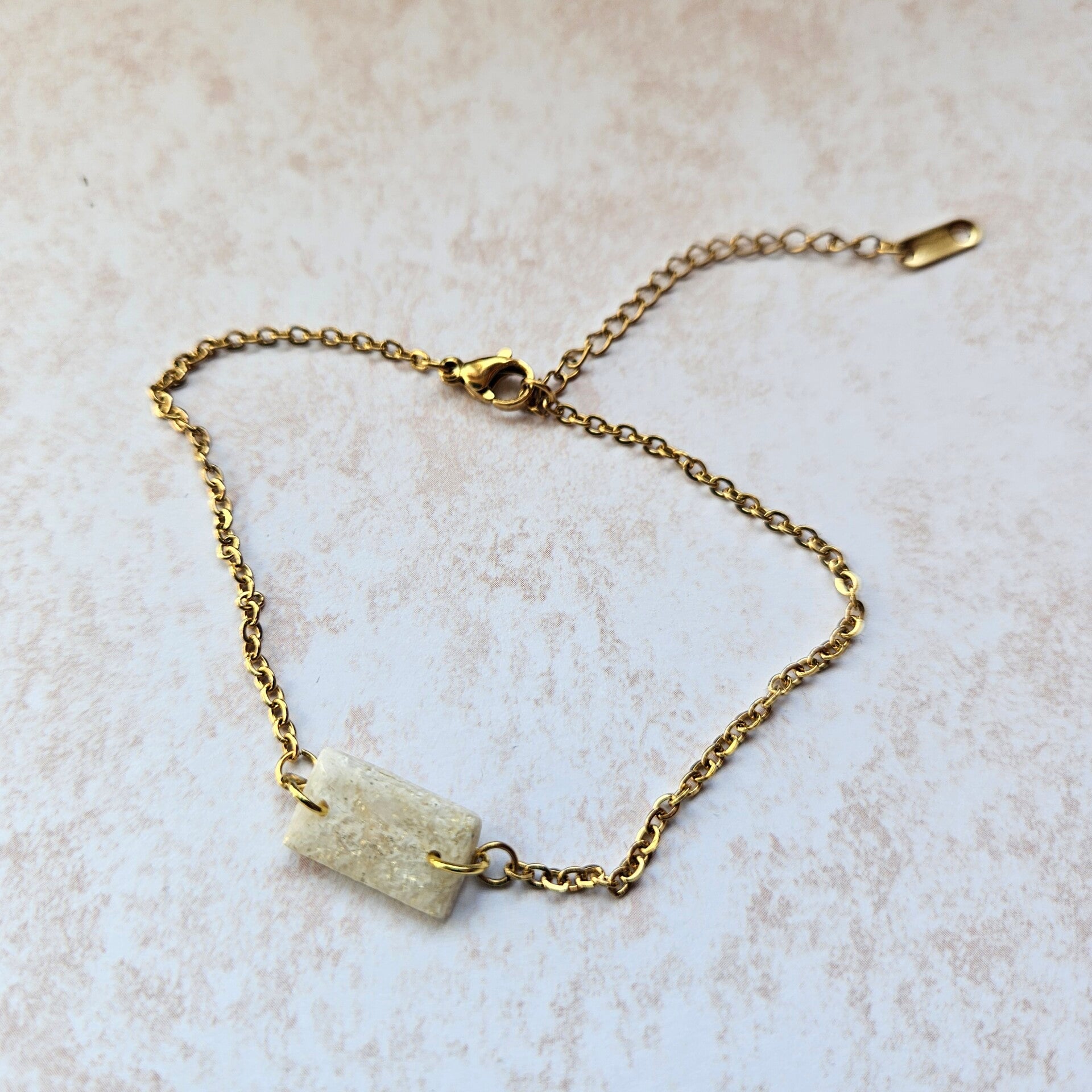 armband klein rechthoekje (PMK Luxor - 3) (goudkleurig verstelbaar RVS armbandje)