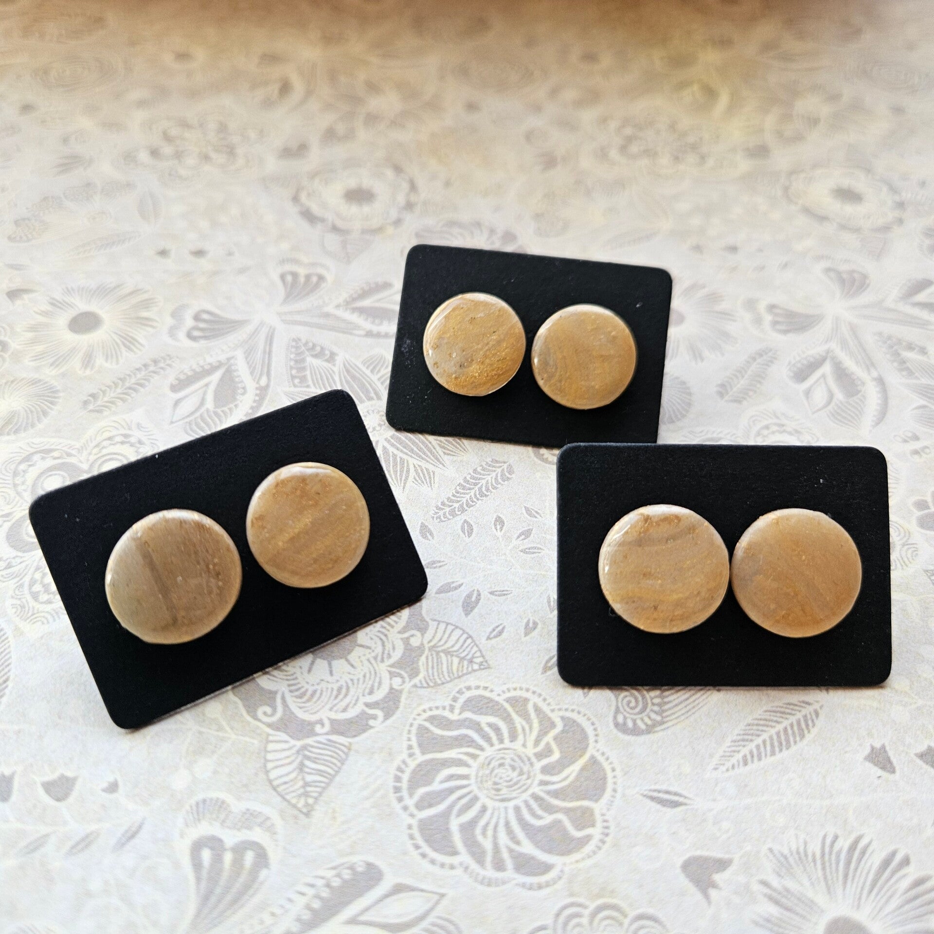 ronde oorstuds M (PMK Luxor-2) (goudkleurige RVS oorstekers)