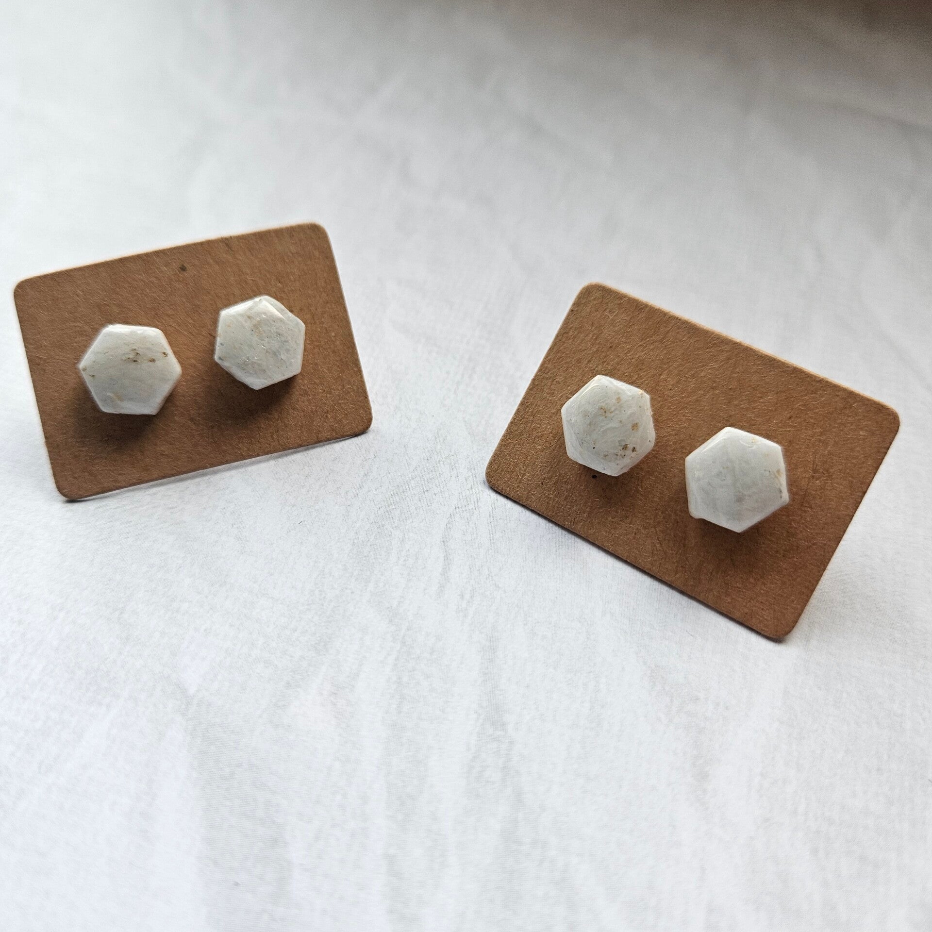 zeshoekige oorstuds S (PMK MALOJA-diamond) (goudkleurige RVS oorstekers)