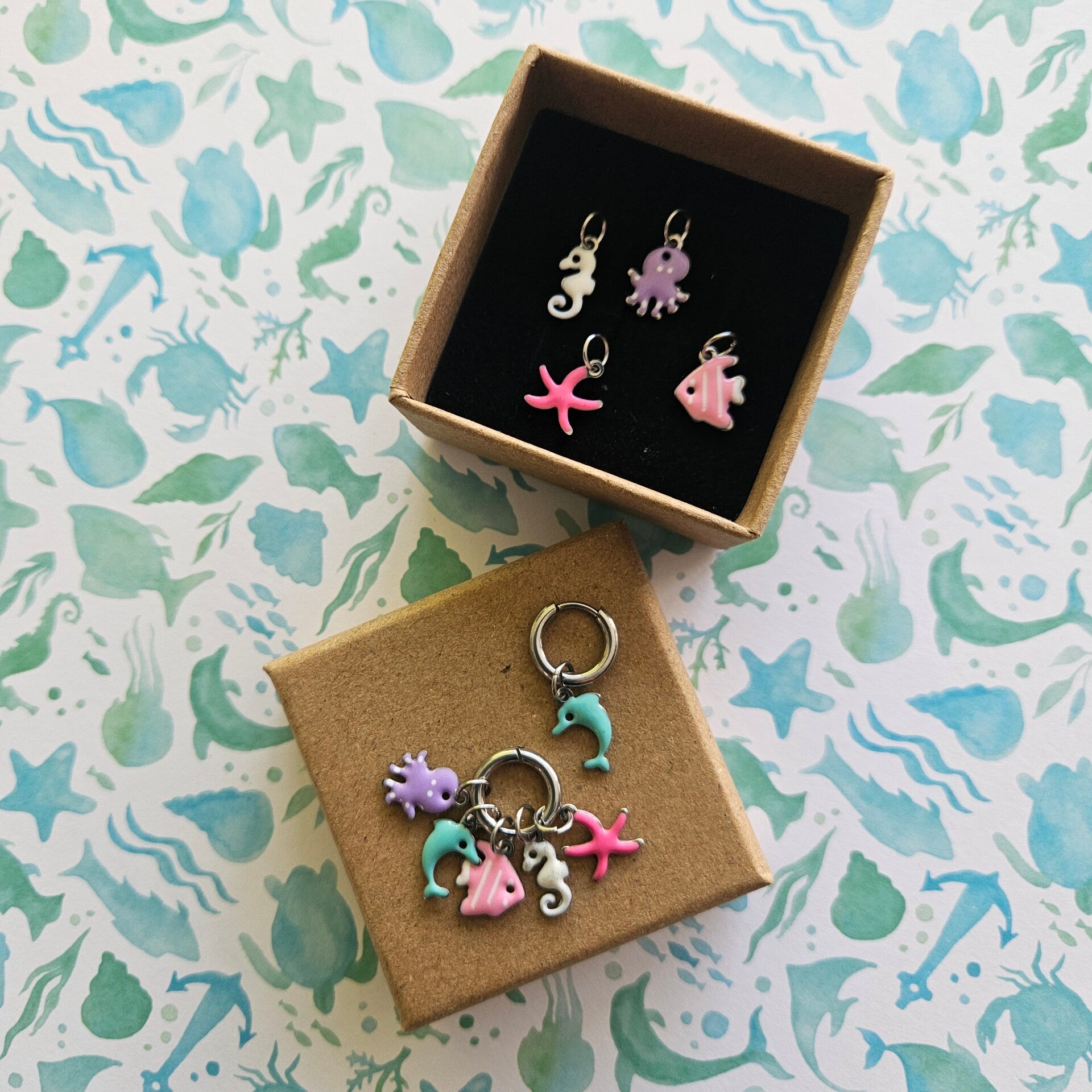 geschenkbox mix&match (C&J) - oorringen met 5 paar emaillen bedeltjes - SEA uitgebreide editie (pastel) (emaille-zilver)