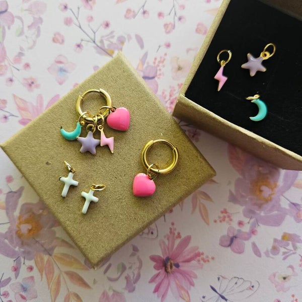 geschenkbox mix&match (C&J) - COMMUNIE oorringen met  5 paar mini-emaillen bedeltjes - uitgebreide editie (pastel) (emaille-goud)