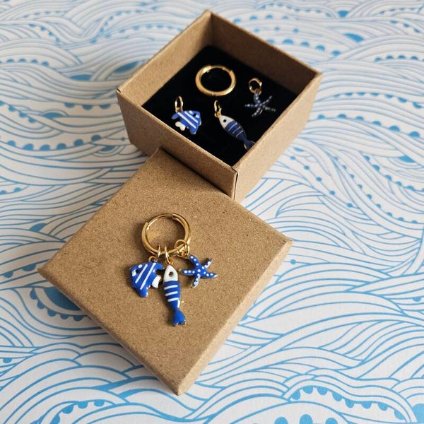 geschenkbox mix&match (C&J) - oorringen met 3 paar emaillen bedeltjes - SEA editie (3xblauw) (emaille-goud)