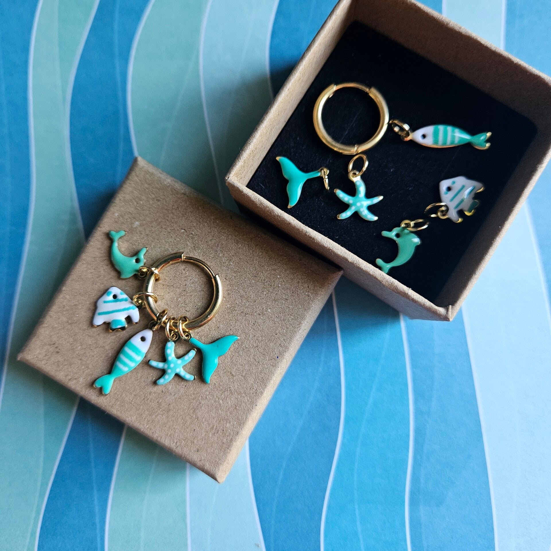 geschenkbox mix&match (C&J) - oorringen met 5 paar emaillen bedeltjes - SEA uitgebreide editie (5x muntgroen) (emaille-goud)